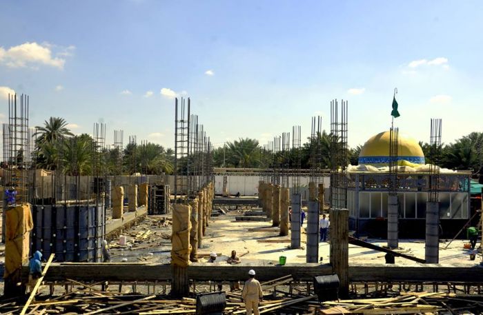 تستمر شركة وهج الرعد العراقيه بأعمالها حيث باشرت صباح اليوم برفع القالب الحديدي والخشبي