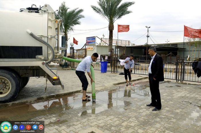 بحملة تنظيف واسعة شملت المسقفات الخارجية والشوارع المحيطة بالمرقد المطهر .