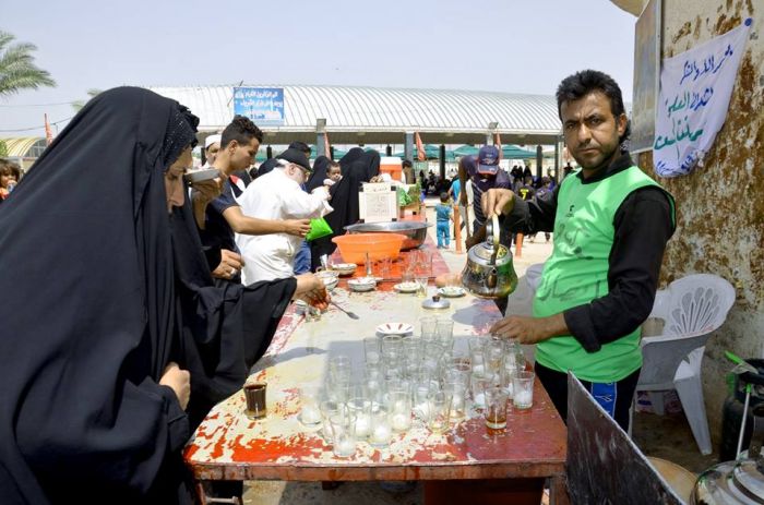 بمناسبة ولادة المصلح العالمي الإمام المهدي (عجل الله تعالى فرجه الشريف) تتَهافت المَواكب والهيئات الحسينية إلى المَرقد الشريف للعلويَّة الطاهرة شَريفة
