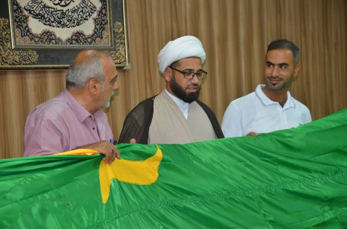 قدم الوفد الزائر هدية العتبة الحسينية المقدسة الى الامانة الخاصة لمرقد العلوية الطاهرة وهي راية باسم كريم آل البيت الامام الحسن المجتبى (ع)