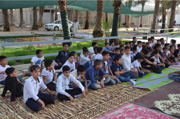 تشرفت ثلة من براعم مدرسة الأمام الصادق (ع) التابعة للعتبة الحسينية المقدسة بزيارة مرقد العلوية الطاهرة شريفة بنت الامام الحسن المجتبى (عليهما السلام)