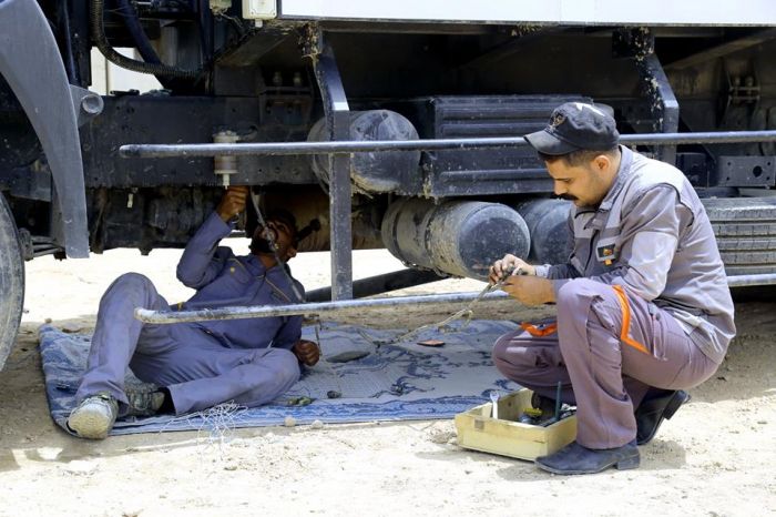 تقرير مصور عن الاعمال اليوميه المعتاده لتصليح عدد من الاليات و التي يقوم بها كادر شعبة الاليات