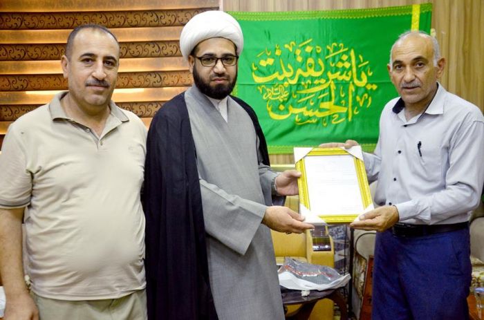 مدرسة اور الابتدائية في محافظة بابل تمنح شهادة شكر وتقدير للأمين الخاص لمرقد العلوية الطاهرة شريفة بنت الامام الحسن المجتبى (ع).