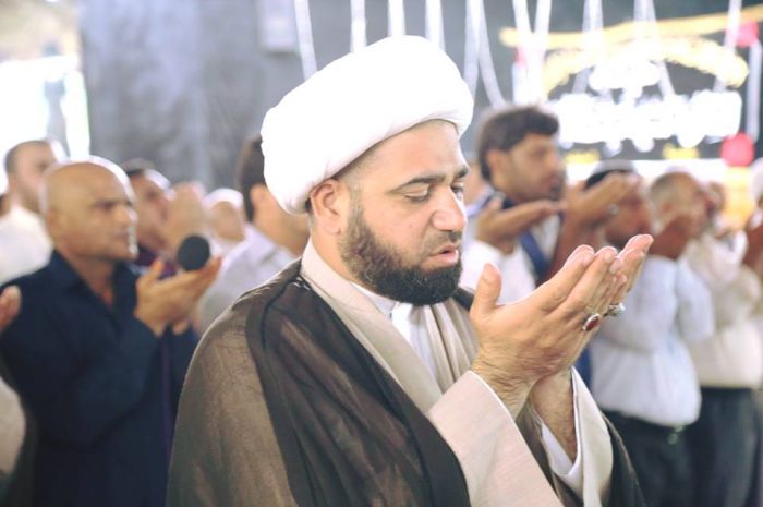 صلاة الجماعة العِبادية في الصحن الشريف لمرقد العلوية شريفة بنت الإمامُ الحَسن المُجتبى (عليهما السلام )