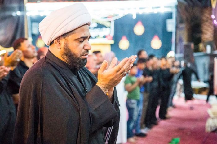 أُقِيمت صلاة الجماعة العِبادية في الصحن الشريف لمزار العلوية شريفة بنت الإمامُ الحَسن المُجتبى (عليهما السلام )