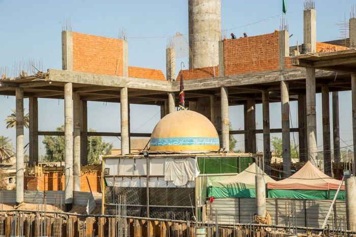 تم بحمد الله تبارك وتعالى بناء قاعدة القبة الرئيسية للحرم الشريف وتأتي هذه الأعمال ضمن مشروع إعادة الأعمار والتوسعة