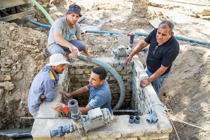جانب من أعمال شعبة الصيانة في مزار العلوية شريفة بنت الإمام الحسن المجتبى(عليهما السلام)