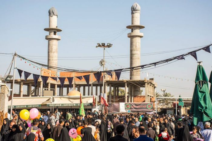 شَهِدَ مزار العلوية السيدة شريفة بنت الإمام الحسن المجتبى (عليهما السلام) توافد الالاف من الزائرين لزيارة العلوية الطاهرة (عليها السلام)