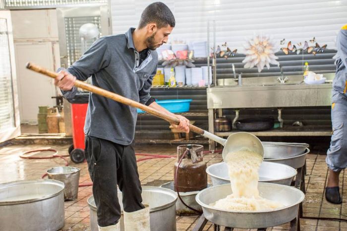 يَّواصل مضيف الإمام الحسن المجتبى (عليه السلام) في مرقد العلويَّة الطاهرة شريفة بنت الإمام الحسن المجتبى (عليهما السلام) بتقديم أفضل الخدمات للزائرين