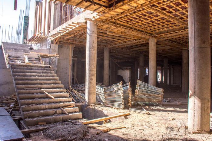 فتح القالب الحديديَّ لسقف السرداب المبارك للسيَّدة نرجس خاتون في حرم السيدة شريفة بنت الإمام الحسن المجتبى (سلام الله عليهما)