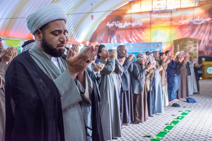 صلاة الجماعة العِبادية في مرقد العلوية شريفة بنت الإمامُ الحَسن المُجتبى (عليهما السلام )