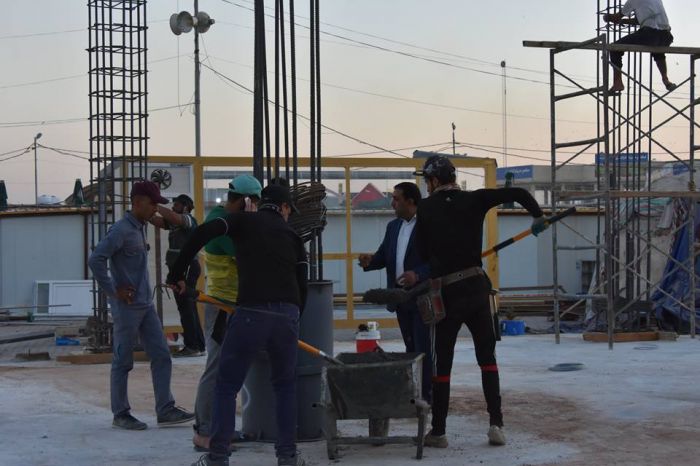 صب قواعد الاعمدة بعد اكمال تسليحها للرواق الامامي للمرقد الطاهر .