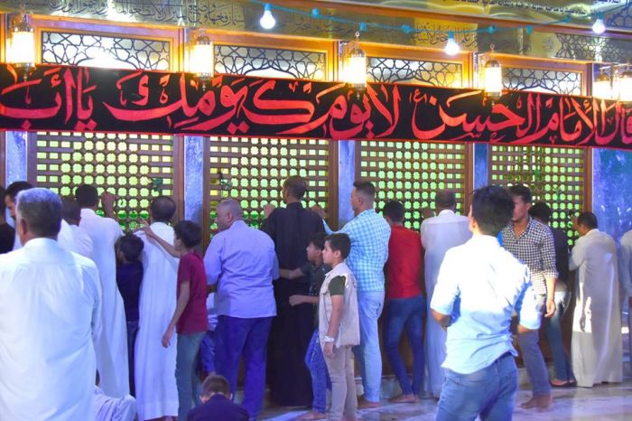حركة الزائرين ليلاً - مرقد العلوية شريفة بنت الامام الحسن المجتبى (عليهما السلام).