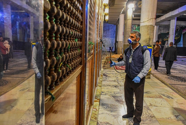 اجراءات احترازية اتبعتها امانة مزار الشريفة بنت الحسن (ع) حيث تم تعفير وتطهير المرقد الطاهر