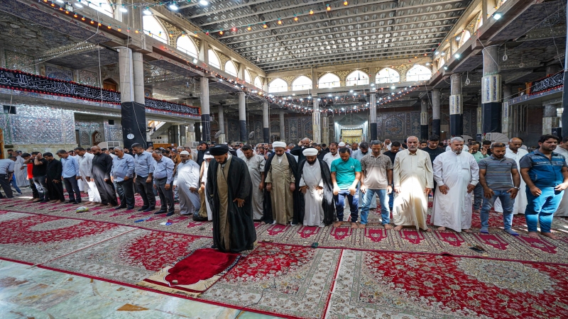 أقيمت صلاة الجماعة العبادية في رواق الامام الحسن المجتبى (ع) بأمامة سماحة السيد ليث الموسوي(دام توفيقه)