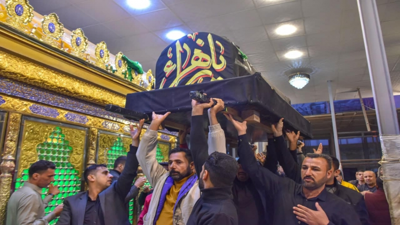 نعش المظلومة الصديقة السيدة فاطمة الزهرآء (ع) يرفع في حرم العلويَّة الطاهرة السيَّدة شريفة (عليها السلام)