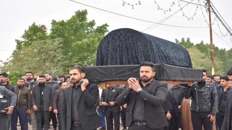 نعش السيدة الجليلة ام البنين يرفع في حرم العلويَّة الطاهرة السيَّدة شريفة (عليها السلام)
