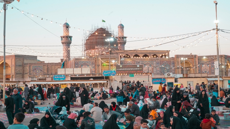 انتظار وقت الافطار مزار السيدة الشريفة بنت الامام الحسن المجتبى (عليهما السلام)