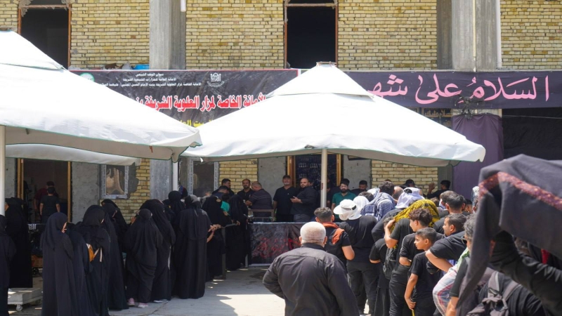 موكب الامانة الخاصة لمرقد الشريفة بنت الامام الحسن المجتبى (ع) يواصل تقديم خدماته للزائرين