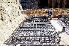 تواصل شركة وهج الرعد العراقية أعمالها، حيث قامت كوادرها الهندسية بتصليح الاساس للمصاعد الكهربائية للسرداب المبارك .