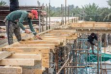 أعمال القالب الخشبي وجسور سقف الحرم المقدس في المقطع (B) .