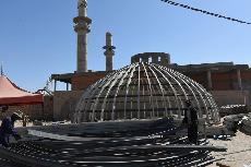 استمرار شركة وهج الرعد بأعمال الهيكل الحديدي للقبة الداخلية للمرقد الشريف .