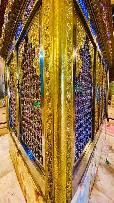 اللَّهُمَّ اغْسِلْنِي فِيهِ مِنَ الذُّنُوبِ، وَ طَهِّرْنِي فِيهِ مِنَ الْعُيُوبِ،  وَ امْتَحِنْ فِيهِ قَلْبِي بِتَقْوَى الْقُلُوبِ، يَا مُقِيلَ عَثَرَ