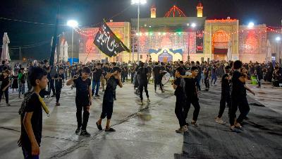 مواكب العزاء تدخل حرم شهيدة ركب السبايا مولاتنا السيدة الشريفة (ع)