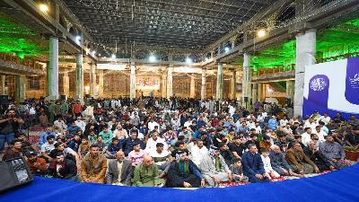 مَوْكِبُ عَزَاءَ الْحَلَةَ الْمَرْكَزِيِّ وبالتَعاونِ مَعَ الْأَمَانَةِ الْخَاصَّةً لِلْمُرْقِدَ الشَّرِيفِ يُقِيمَ مُحَفَّلَا بَهِيجَا بِوِلَادَةِ ال