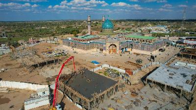 صب سقف المقطع الرابع من مشروع الاواوين