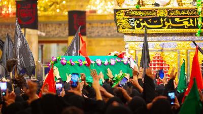 المؤمنات يشاركن في مراسيم تشيع النعش الرمزي بذكرى شهادة السيدة الشريفة بنت الامام الحسن المجتبى (ع)