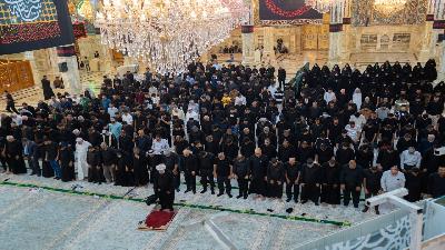 أقيمت صلاة الجماعة في مرقد العلوية الشريفة بنت الإمام الحسن المجتبى (عليهما السلام) بإمامة الشيخ محمد لطيف، وسط أجواء إيمانية وروحانية مفعمة بالخشوع و