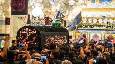 المؤمنون يشاركون بمراسيم التشييع الرمزي لنعش الامام الحسن المجتبى  (ع) كريم آل البيت في حرم طبيبة المعلولين