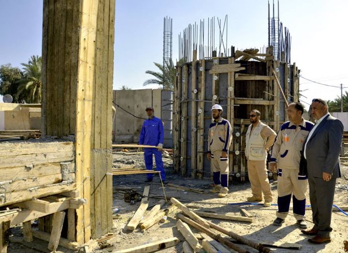 تستمر شركة وهج الرعد العراقيه بأعمالها حيث باشرت صباح اليوم برفع القالب الحديدي والخشبي