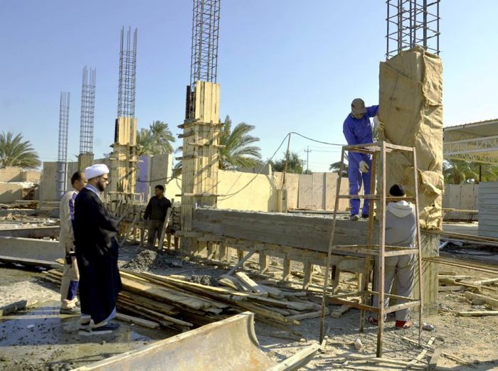تستمر شركة وهج الرعد العراقيه بأعمالها حيث باشرت صباح اليوم برفع القالب الحديدي والخشبي