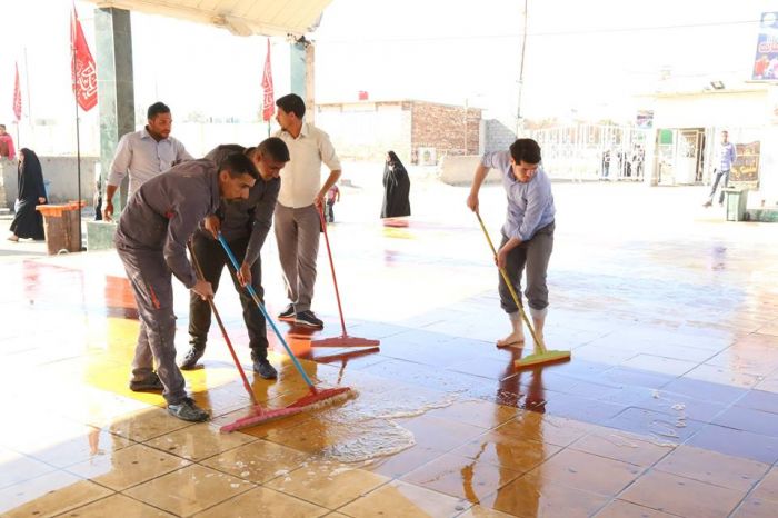 حملة تنظيف واسعة شملت المسقفات الخارجية والشوارع المحيطة بالمرقد المطهر
