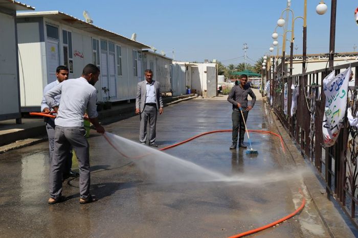 حملة تنظيف واسعة شملت المسقفات الخارجية والشوارع المحيطة بالمرقد المطهر