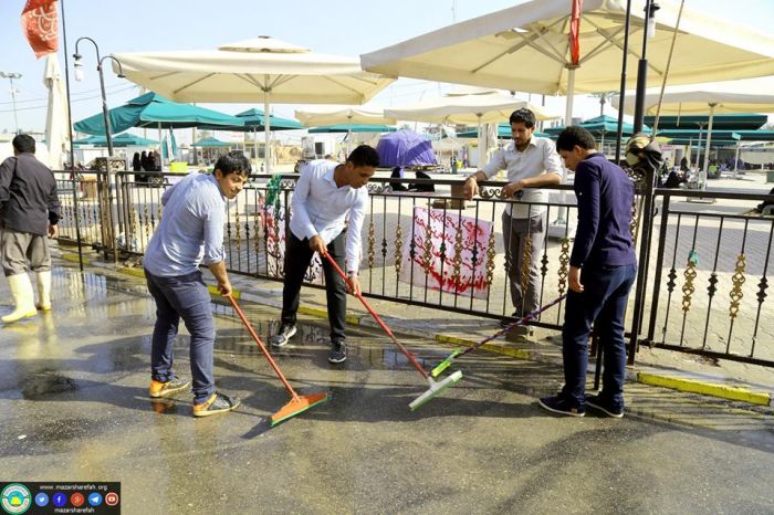 باشرت الكوادر الخارجية بغسل الشوارع المؤدية للحرم المطهر لمزار العلوية الطاهرة شريفة بنت الإمام الحسن المجتبى (سلام الله عليهما )