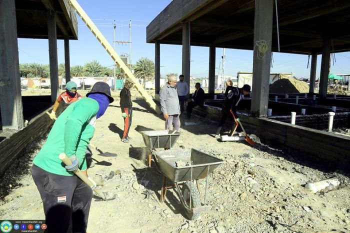 وضع مادة (القير) على سطح بناية الصحيات الخارجية