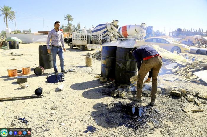 وضع مادة (القير) على سطح بناية الصحيات الخارجية