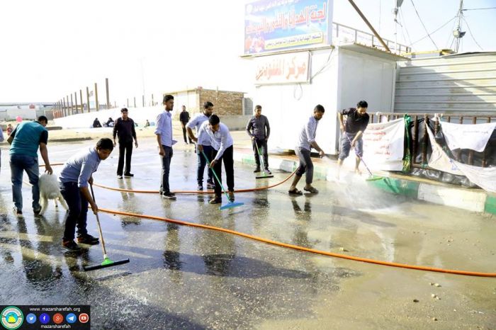 باشرت الكوادر العامة بحملة تنظيف واسعة شملت غسل الشوارع المؤدية للحرم المطهر و المحيطه به