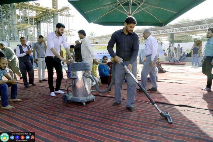 باشرت الكوادر العامة بحملة تنظيف واسعة شملت غسل الشوارع المؤدية للحرم المطهر و المحيطه به