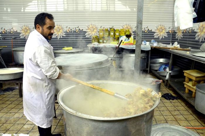 كريم آل محمد الإمام السَّبط الحَسن المجتبى (سلامُ الله تعالى عَليه) يستضيف زائرين أبنته السيدة المظلومة : شريفة (سلامُ الله عليها).