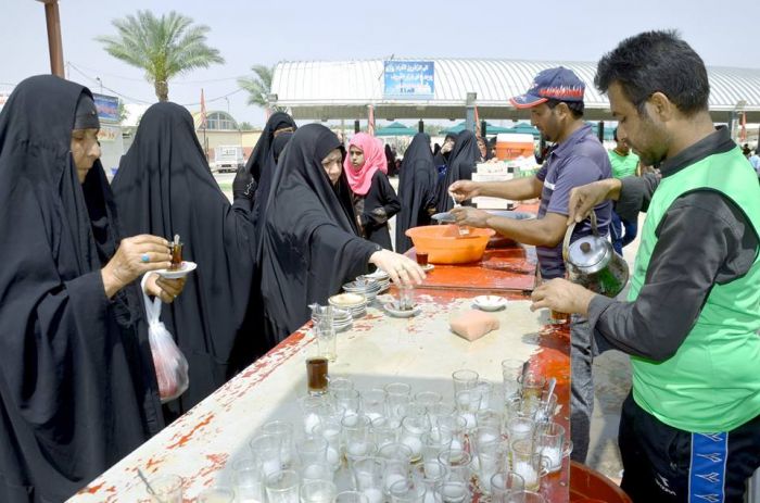 بمناسبة ولادة المصلح العالمي الإمام المهدي (عجل الله تعالى فرجه الشريف) تتَهافت المَواكب والهيئات الحسينية إلى المَرقد الشريف للعلويَّة الطاهرة شَريفة