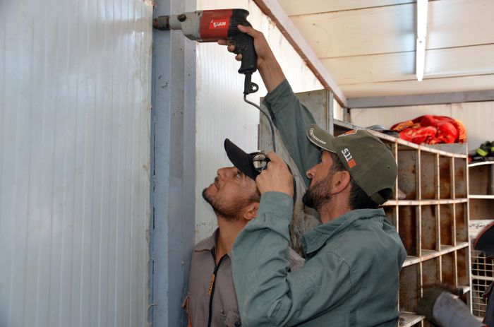 جانب من أعمال شعبة الصيانة في مزار العلوية شريفة بنت الإمام الحسن المجتبى(عليهما السلام)،