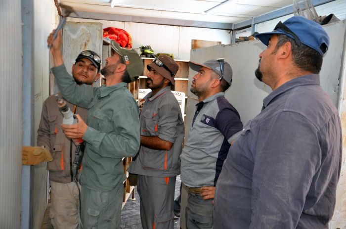جانب من أعمال شعبة الصيانة في مزار العلوية شريفة بنت الإمام الحسن المجتبى(عليهما السلام)،