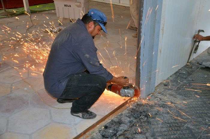 جانب من أعمال شعبة الصيانة في مزار العلوية شريفة بنت الإمام الحسن المجتبى(عليهما السلام)،