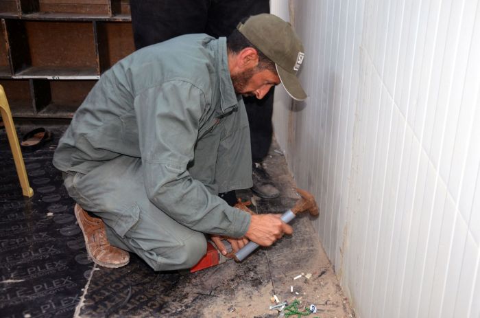 جانب من أعمال شعبة الصيانة في مزار العلوية شريفة بنت الإمام الحسن المجتبى(عليهما السلام)،