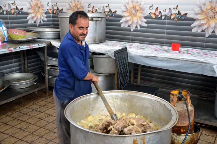 كريم آل محمد الإمام السَّبط الحَسن المجتبى (سلامُ الله تعالى عَليه) يستضيف زائرين أبنته السيدة المظلومة : شريفة (سلامُ الله عليها)