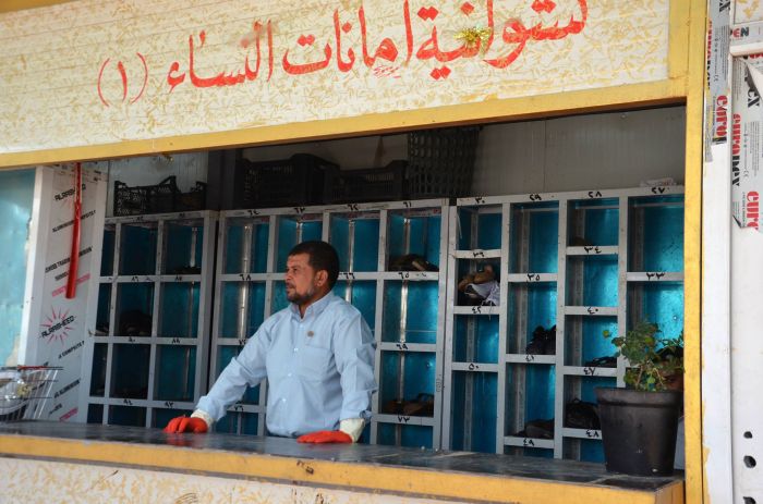 خدامٌ كرام يتفانون في تقديم أفضل الخدمات للزائرين الكرام صباحاً ومساءاً عند حضرة طبيبة المعلولين وقاضية حاجات الطالبين سيدتنا ومولاتنا العلوية الطاهرة